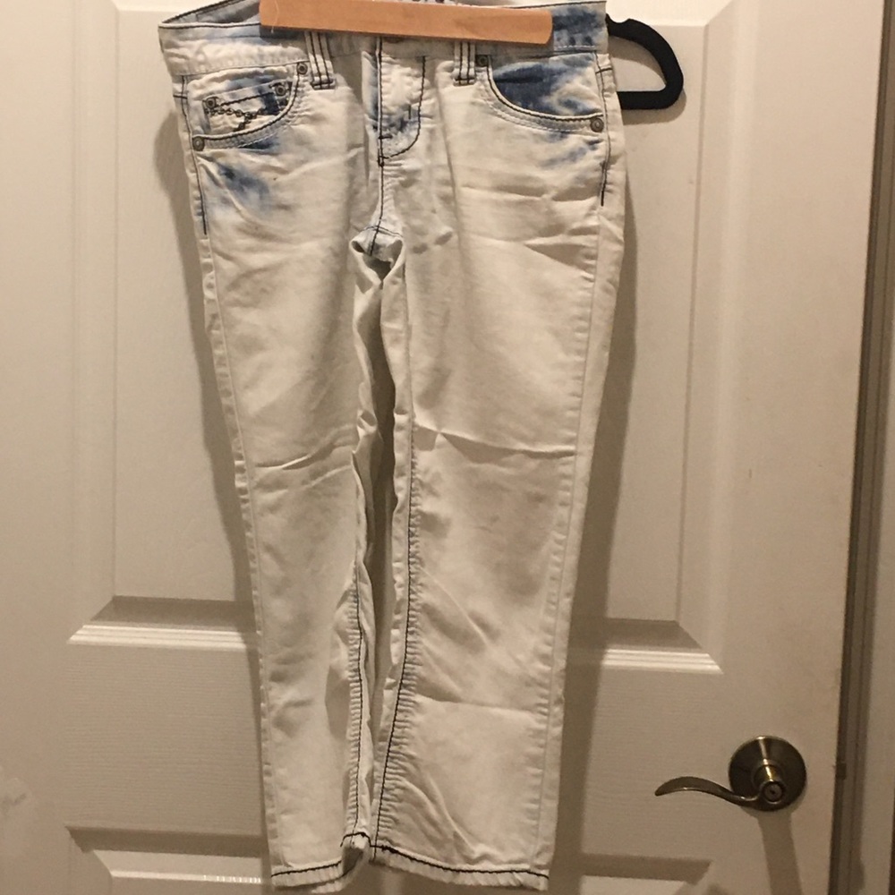 Hydraulic Whitewashed Capris
